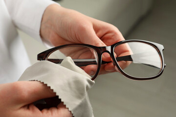 eyeglass cleaning cloth